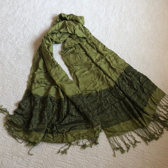 Scarf - Picture 1 of 2